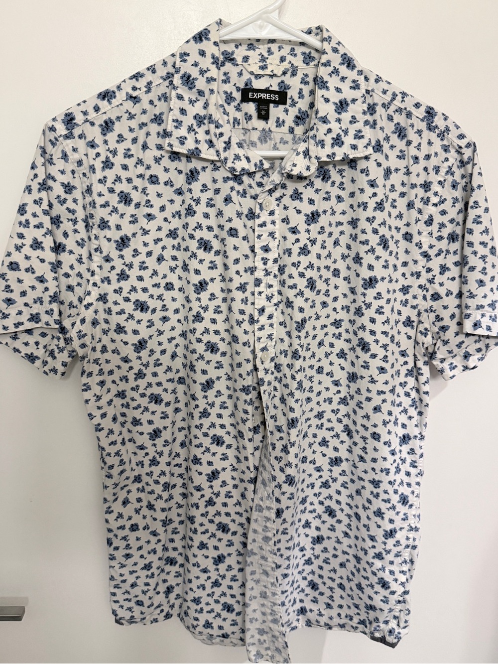 Express White Short-Sleeve Button-Down Shirt with Blue Floral Print